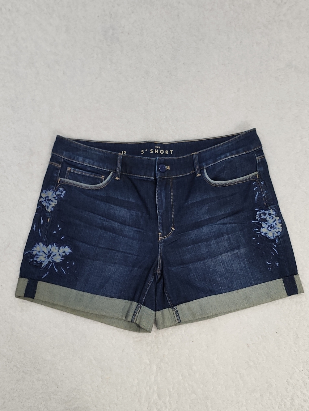 White House Black Market Floral Embroidered The 5" Short